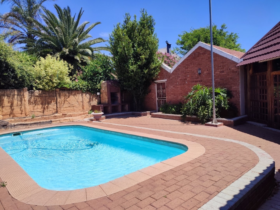 4 Bedroom Property for Sale in Fleurdal Free State